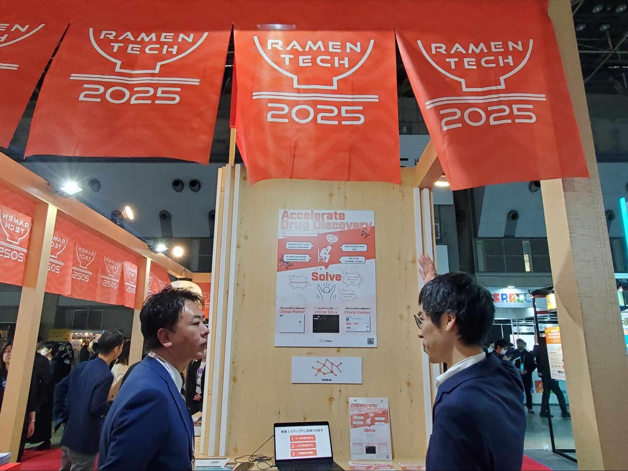 Chiral 2025 May SusHi Tech - COO梅田(右)が高島市長(左)へ海外展開への意気込みを伝えました